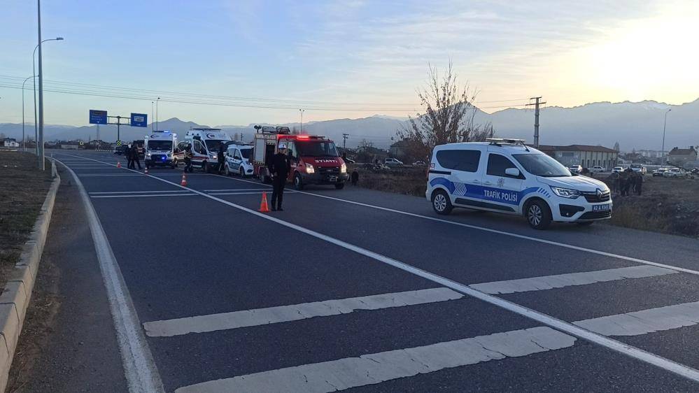 Konya’da otomobil sulama kanalına devrildi! Yaralılar var 12